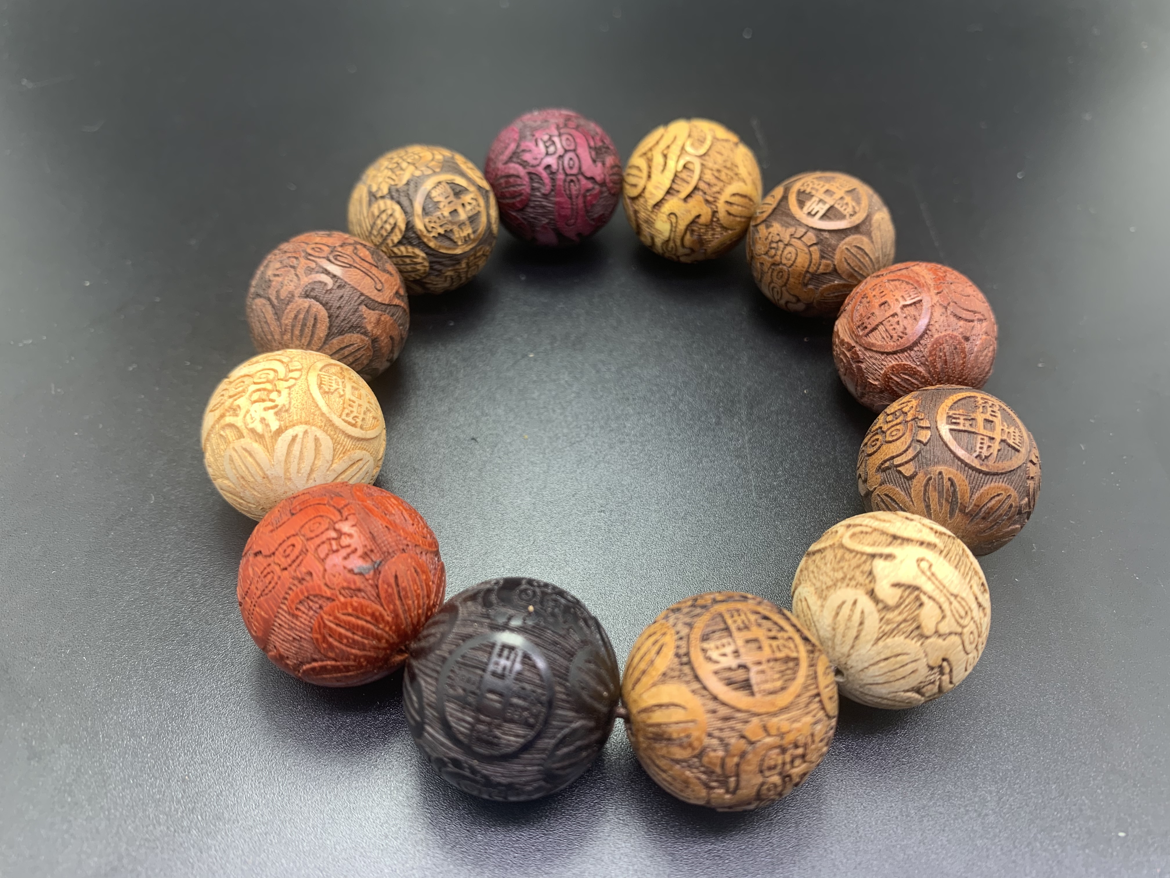 Sandalwood multi-treasure beads 2.0cm fully carved PI Xiu men's and women's cultural collectibles hand beads: Xiangyuan Buddhist Bead Store, 8091, D Zone, 3rd Floor, Phase I of Yiwu International Trade City Item Picture