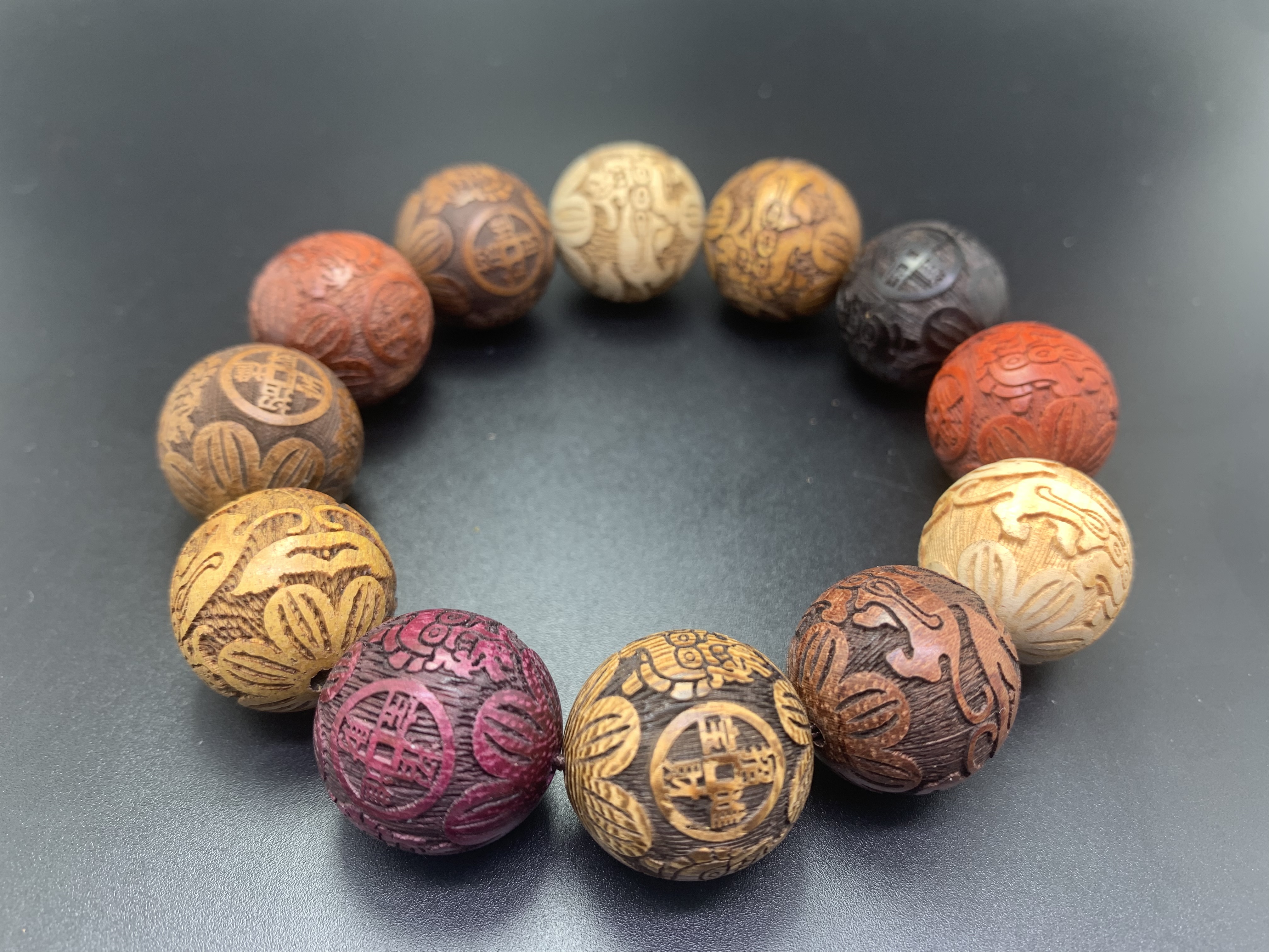 Sandalwood multi-treasure beads 2.0cm fully carved PI Xiu men's and women's cultural collectibles hand beads: Xiangyuan Buddhist Bead Store, 8091, D Zone, 3rd Floor, Phase I of Yiwu International Trade City details Picture