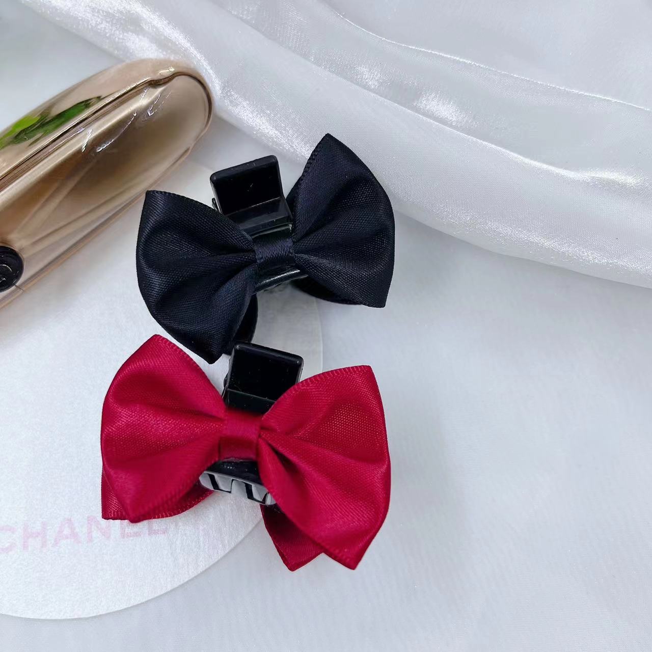 Sweet Fabric Bow Clip Small Femininity Elegant Princess Head Side Bangs Clip Forehead Air Hair Clip Application Scenario