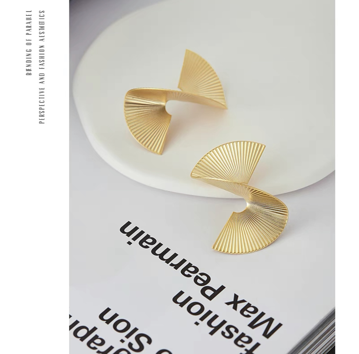 Korean Style Personality Exaggerated Design High Sense Of Irregular Geometry Metal Light Luxury Style Earrings Fate Season Item Picture
