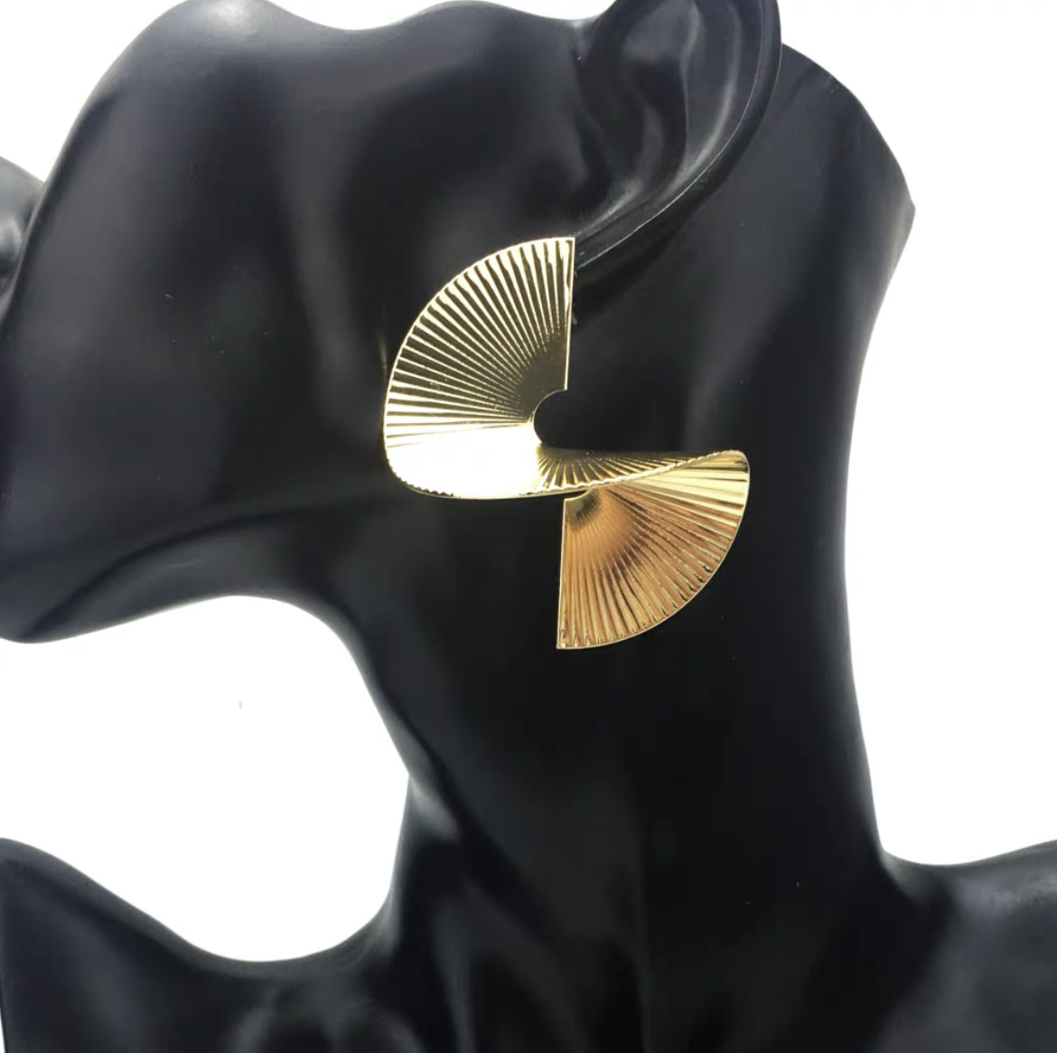 Korean Style Personality Exaggerated Design High Sense Of Irregular Geometry Metal Light Luxury Style Earrings Fate Season details Picture