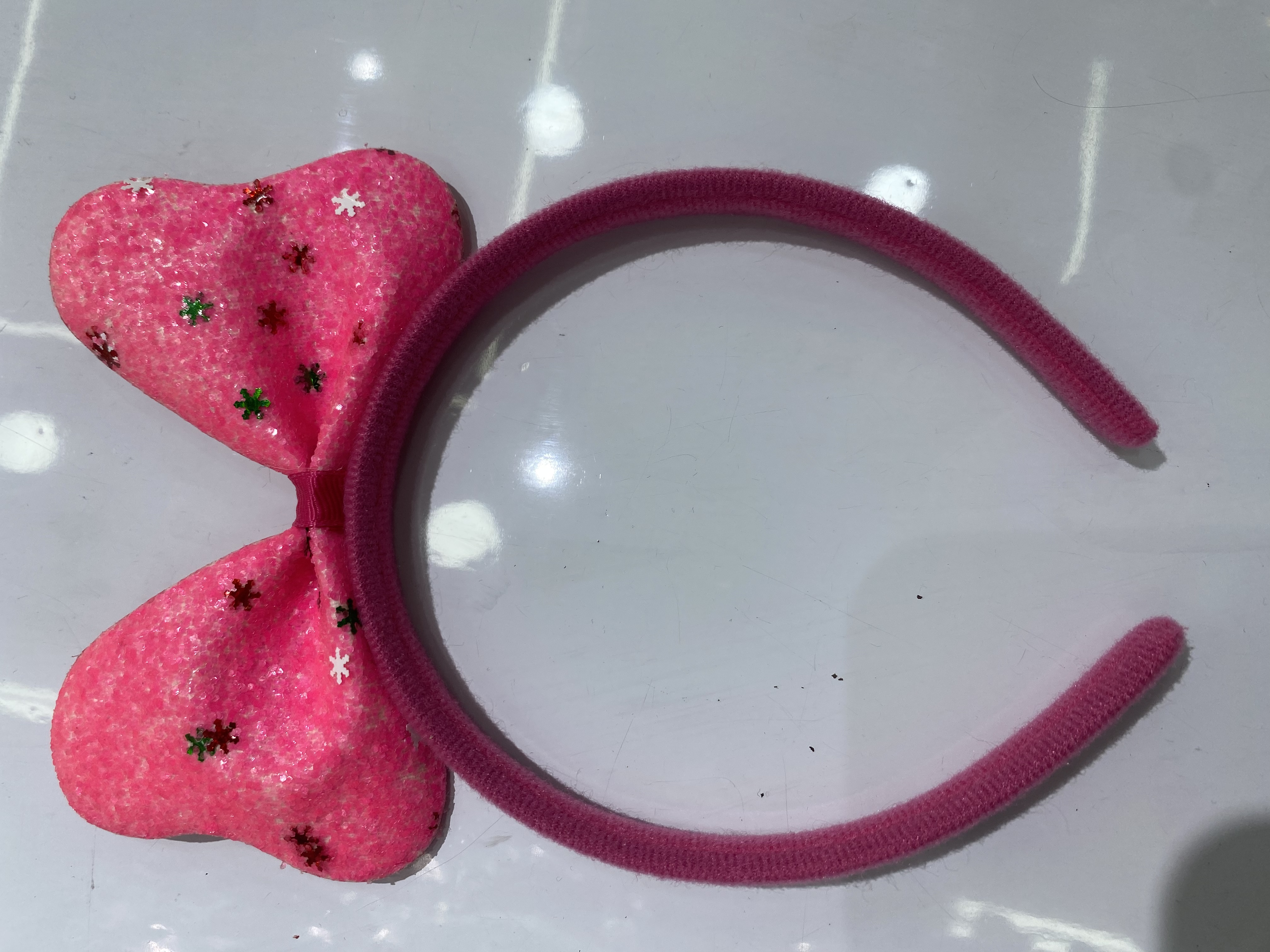 A best-selling headband with a thick powder and a snowflake round head bow details Picture