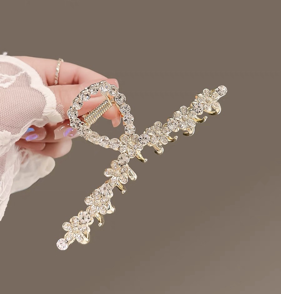 Water diamond flower clip, female metal hair clip, large hair clip at the back of the head, fashionable shark clip hair clip, versatile headwear Specification image