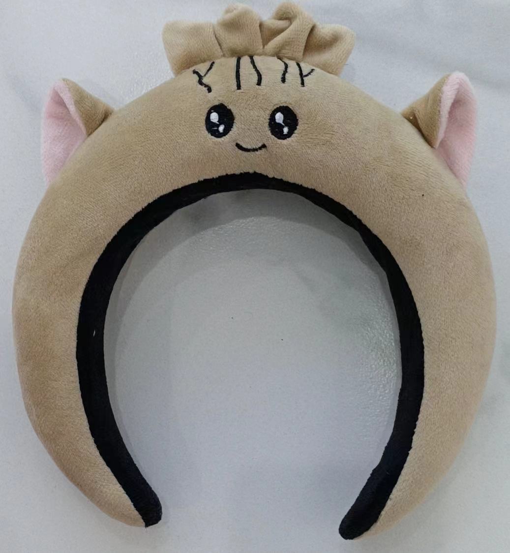 A variety of cute and funny cartoon hair bands are essential tools for washing your face and applying facial masks. Specification image