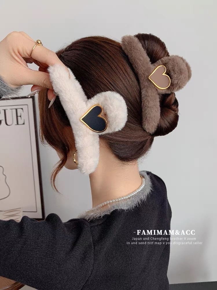 Plush claw clip for women 2023 New large updo, shark clip, high-end hairpin, back of the head, autumn and winter clip headwear details Picture