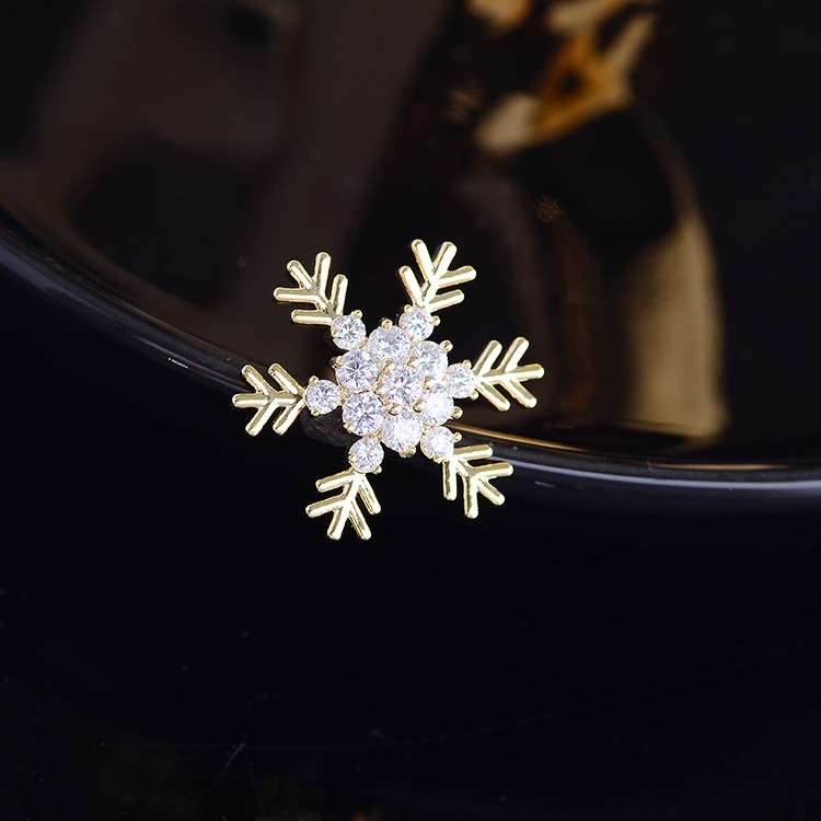 0700 Cute Little Snowflake Brooch thumbnail