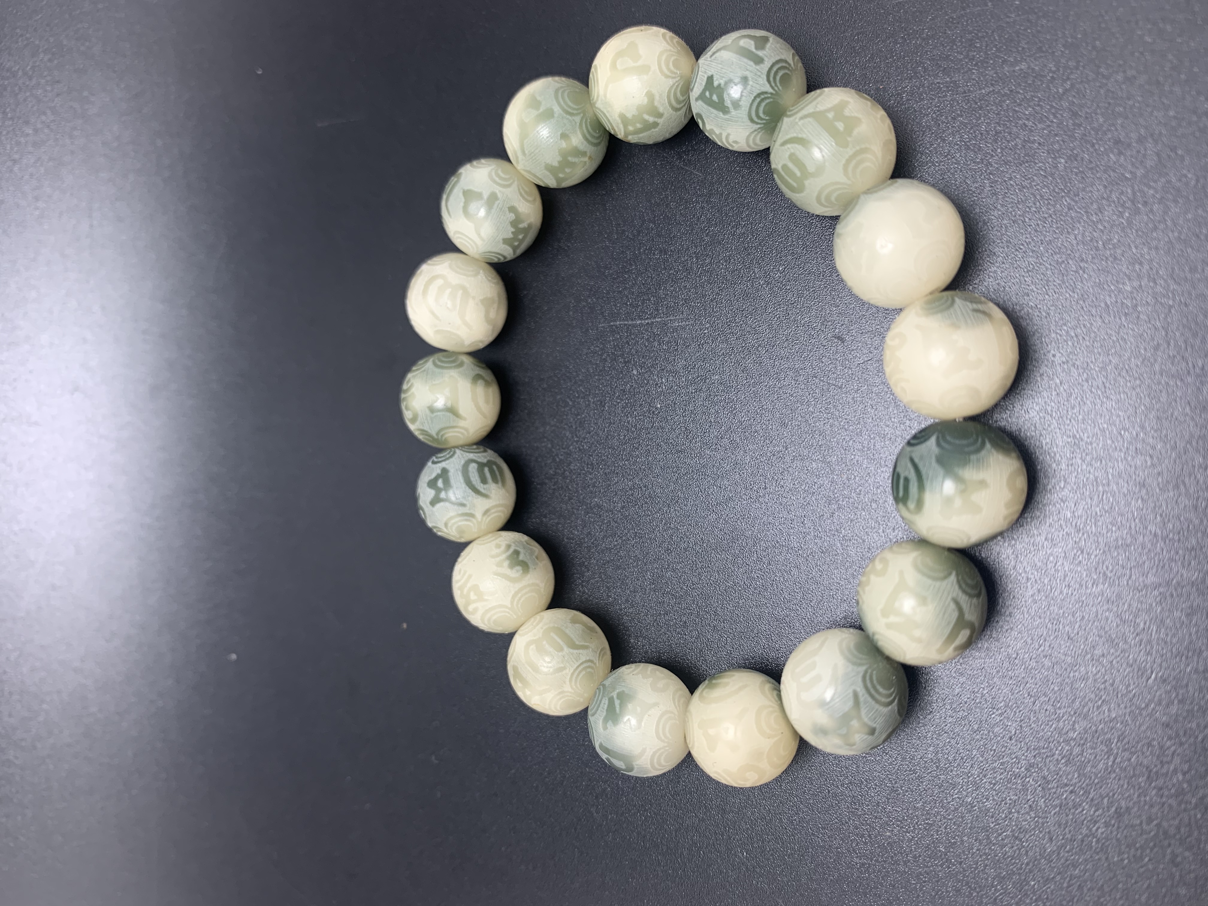 Natural Bodhi Root carved Six-character Mantra cultural play beads: Xiangyuan Buddhist Beads Store, 8091, Zone D, 3rd Floor, Phase I of Yiwu International Trade City Application Scenario