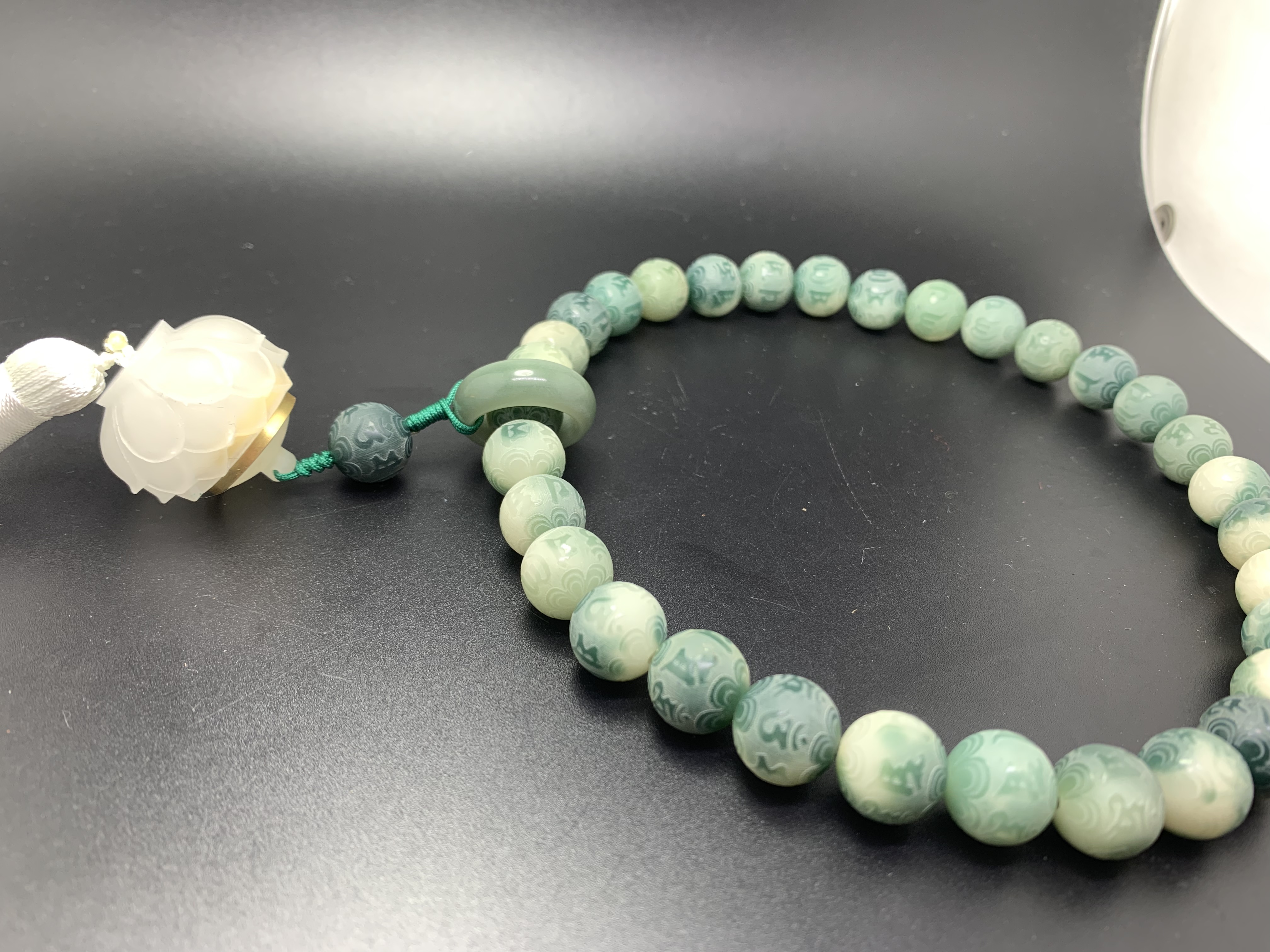 Natural Bodhi root carved six-character mantra cultural play hand-held beads hanging: Xiangyuan Buddhist Beads Store, 8091, D Zone, 3rd Floor, Phase I of Yiwu International Trade City details Picture