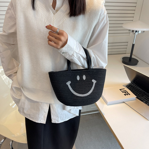 Wholesale of new hand-woven bags, emoticons, smiling straw woven bags and beach hand-held bucket bags Application Scenario