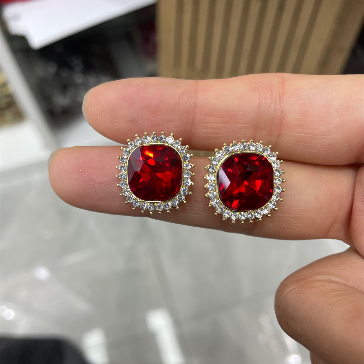 热销爆款！超值流行饰品，精致耳环，新品上市，限时抢购，不买你会后悔！