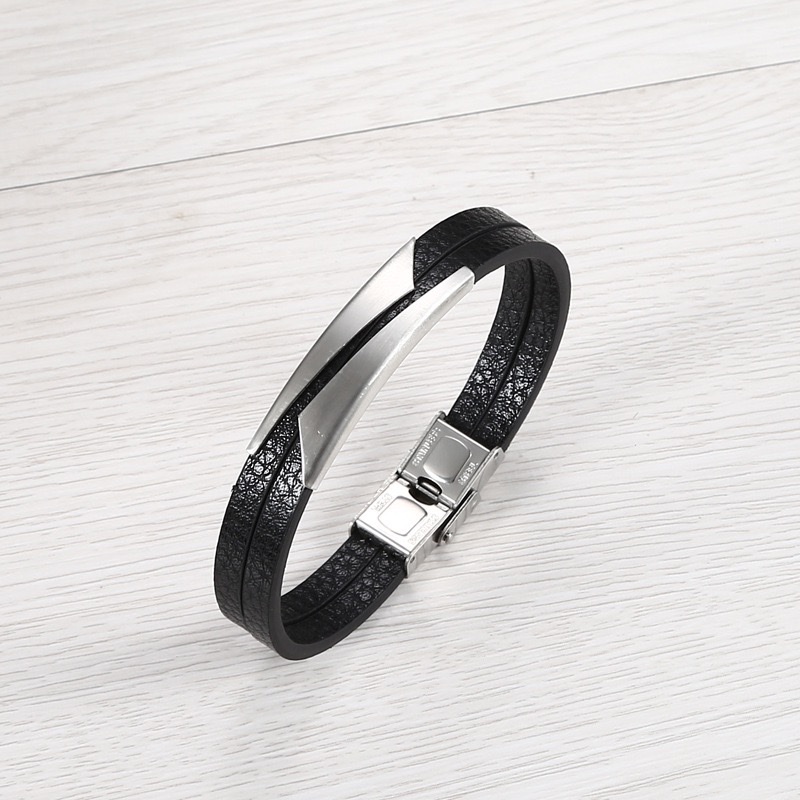European and American trendy men's bracelet, leather, stainless steel, slanted plate, curved plate, personalized engraved, student gift, titanium steel couple bracelet Application Scenario