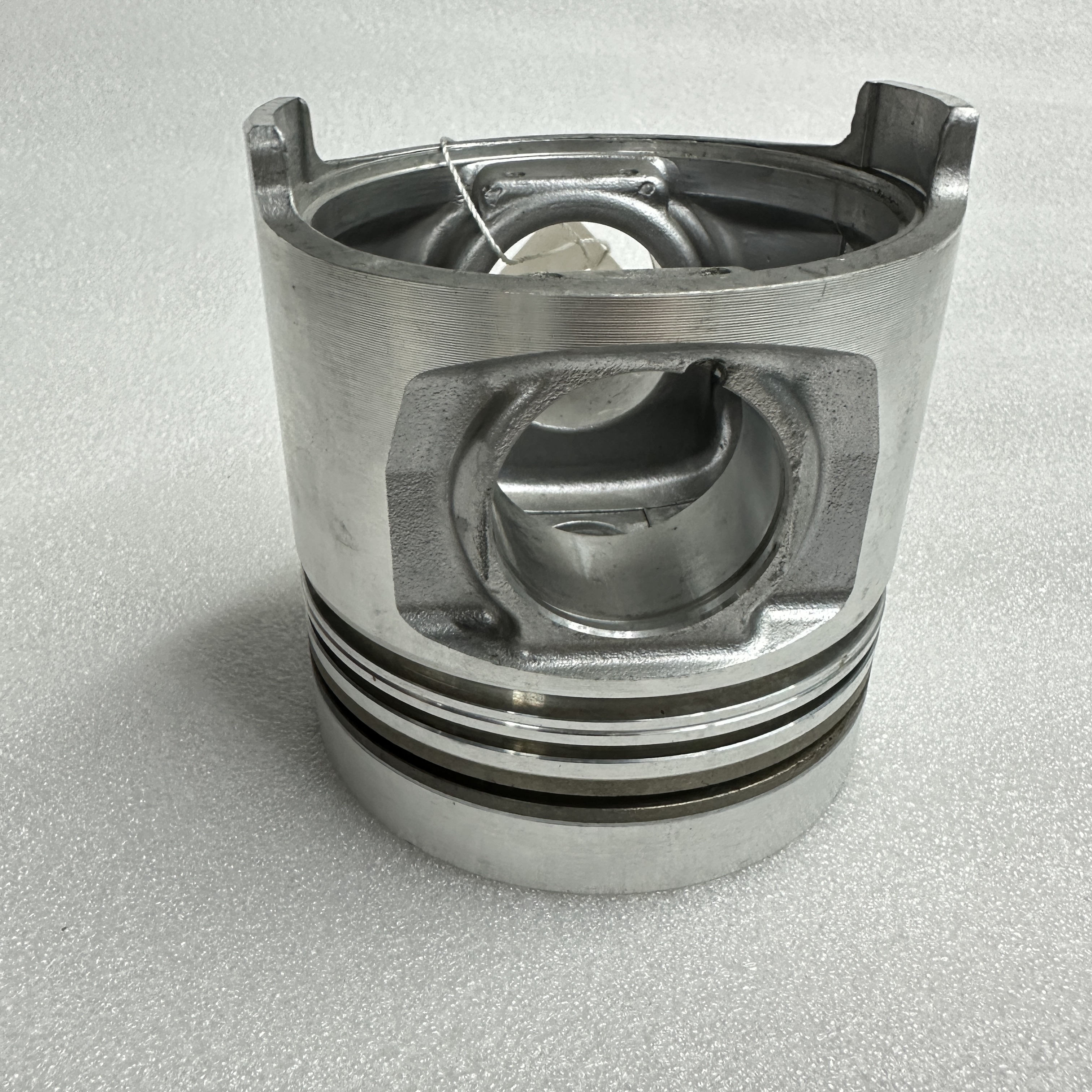 Auto parts for Iveco engine pistons