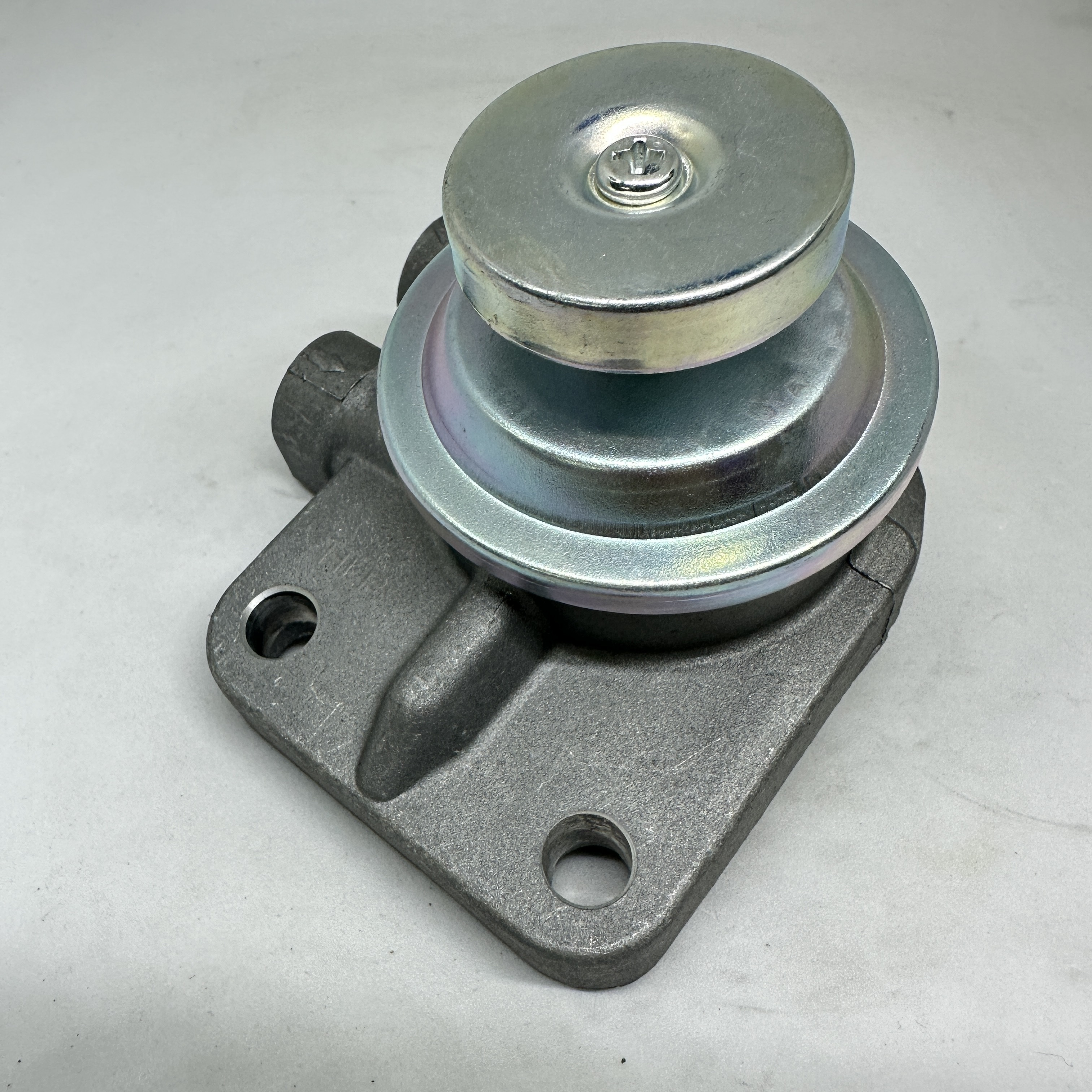 The upper cover of the diesel hand oil pump for KOMATSU forklift 6202-73-6110 is suitable for 4D95S-W / 6D95