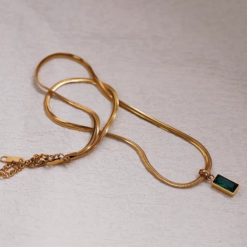 18k gold-plated snake bone necklace female ins temperament emerald pendant simple personality senior sense light luxury clavicle chain tide details Picture