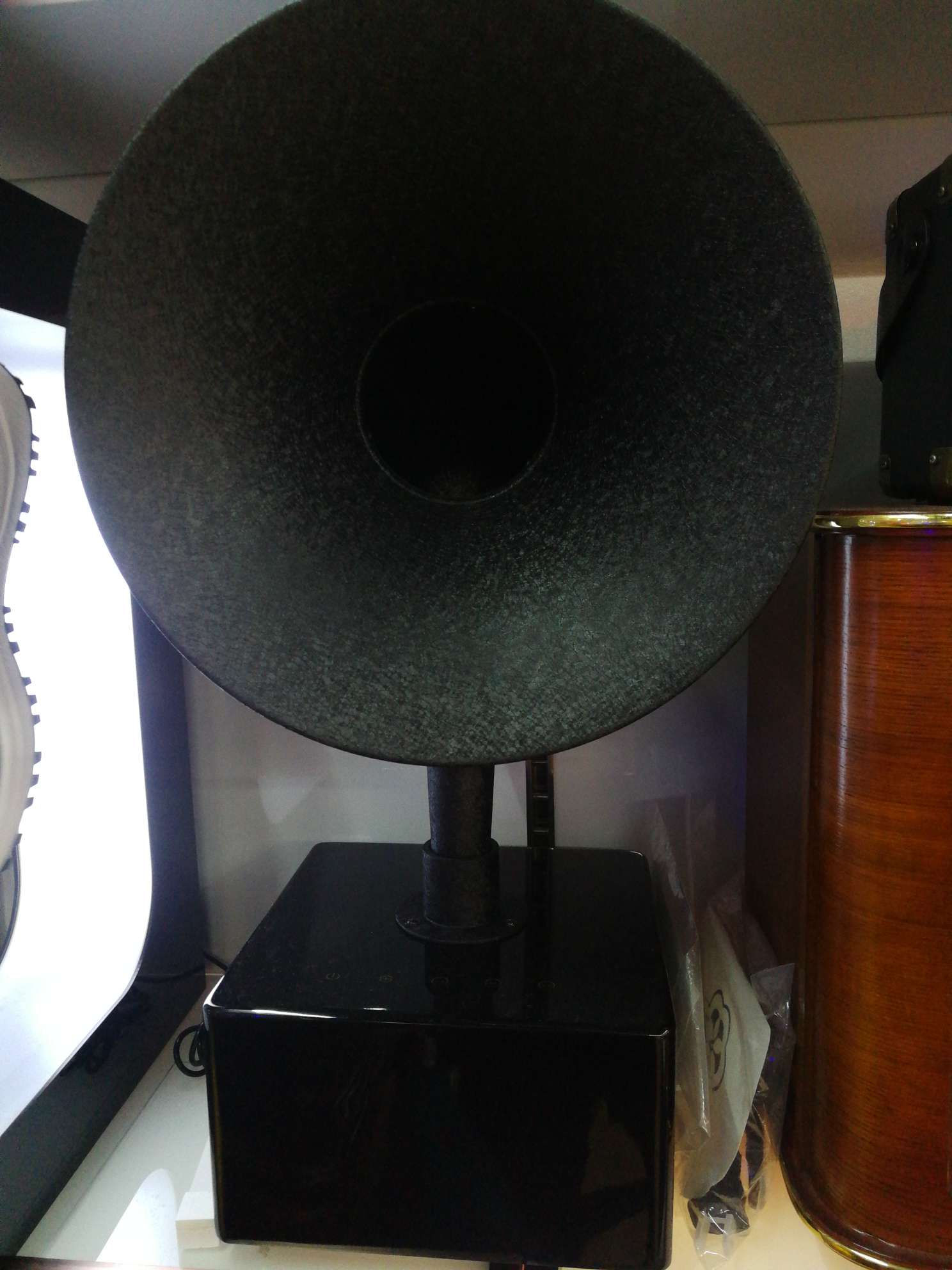 Radio 1 Factory direct sales, home decoration items, unique design handicrafts Item Picture