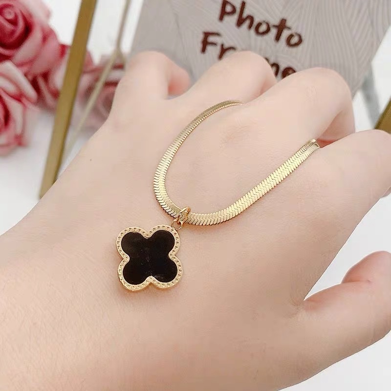 Fashion trend four-leaf clover necklace women's clavicle chain shell piece pendant flower flat snake chain temperament titanium steel jewelry Specification drawing