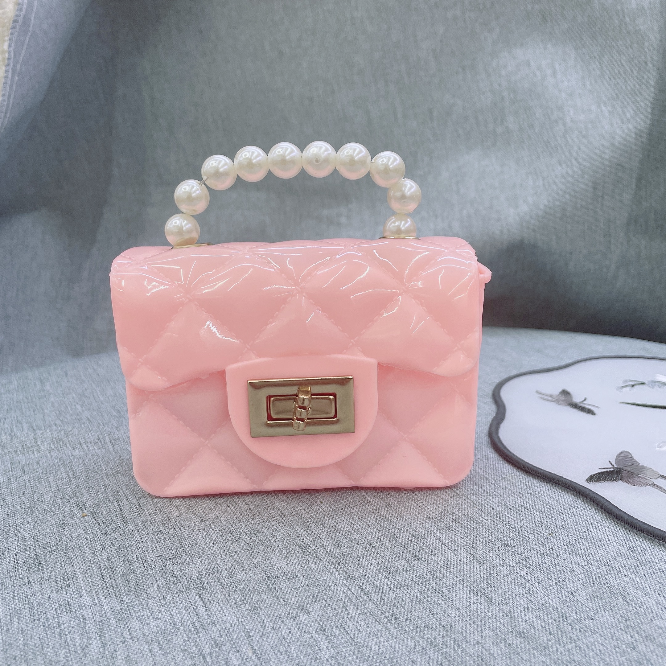 Mini Chanel-style diamond-shaped bag, children's jelly bag, chain shoulder bag, beaded handbag, crossbody bag Application Scenario