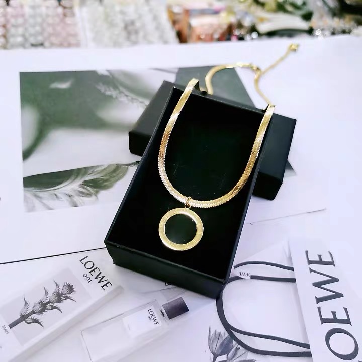 Titanium steel Roman numerals round brand necklace black and white double-sided snake bone chain white shell details Picture