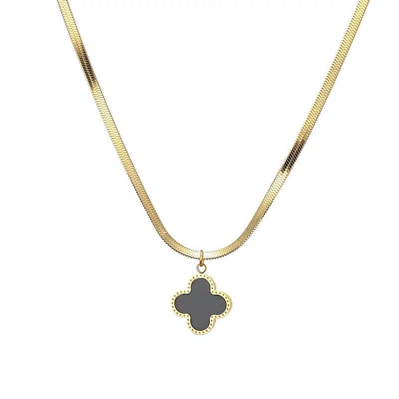 Fashion trend four-leaf clover necklace women's clavicle chain shell piece pendant flower flat snake chain temperament titanium steel jewelry Item Picture