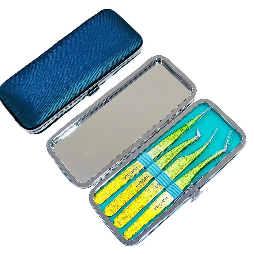 Ice Planted False Eyelash Tweezers Set Application Scenario