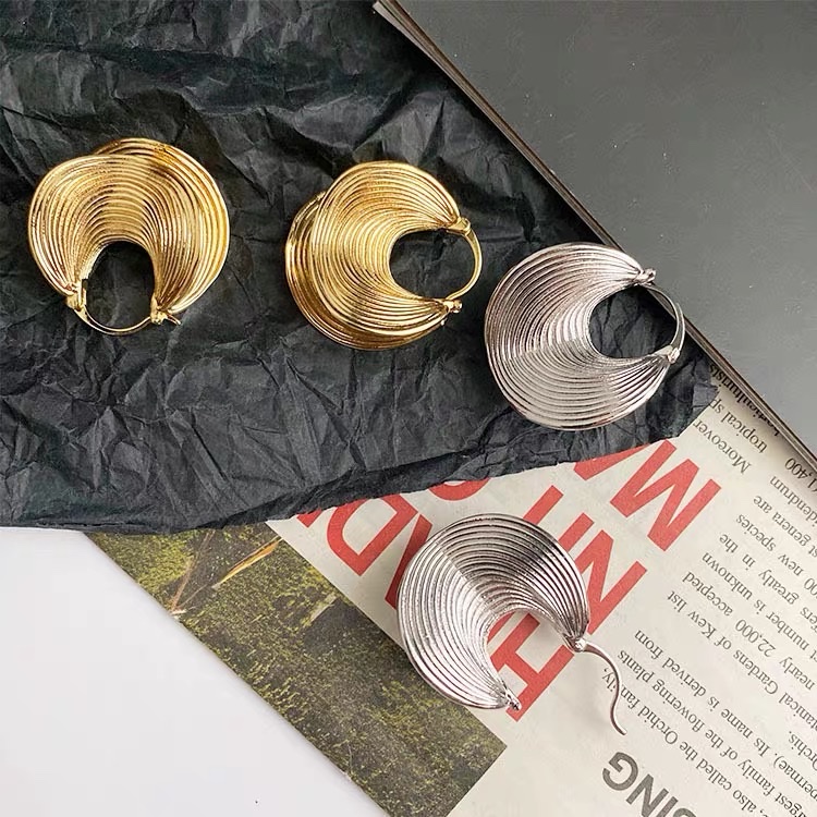 Stainless Steel Shaped Fashion Earrings Application Scenario