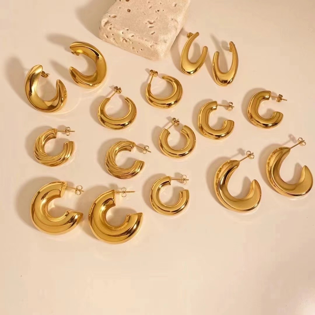 Stainless Steel Explosive Tadpole Exquisite Earrings Application Scenario