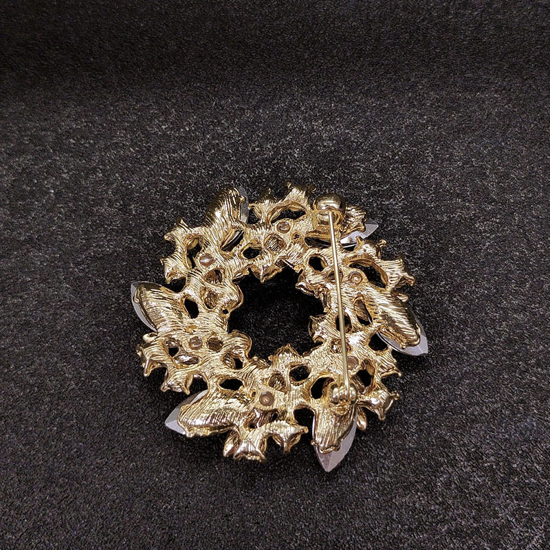 Flash Sale! The South Korean Version Of Zircon Brooch, Shining Bright, Do Not Buy You Will Regret! Application Scenario