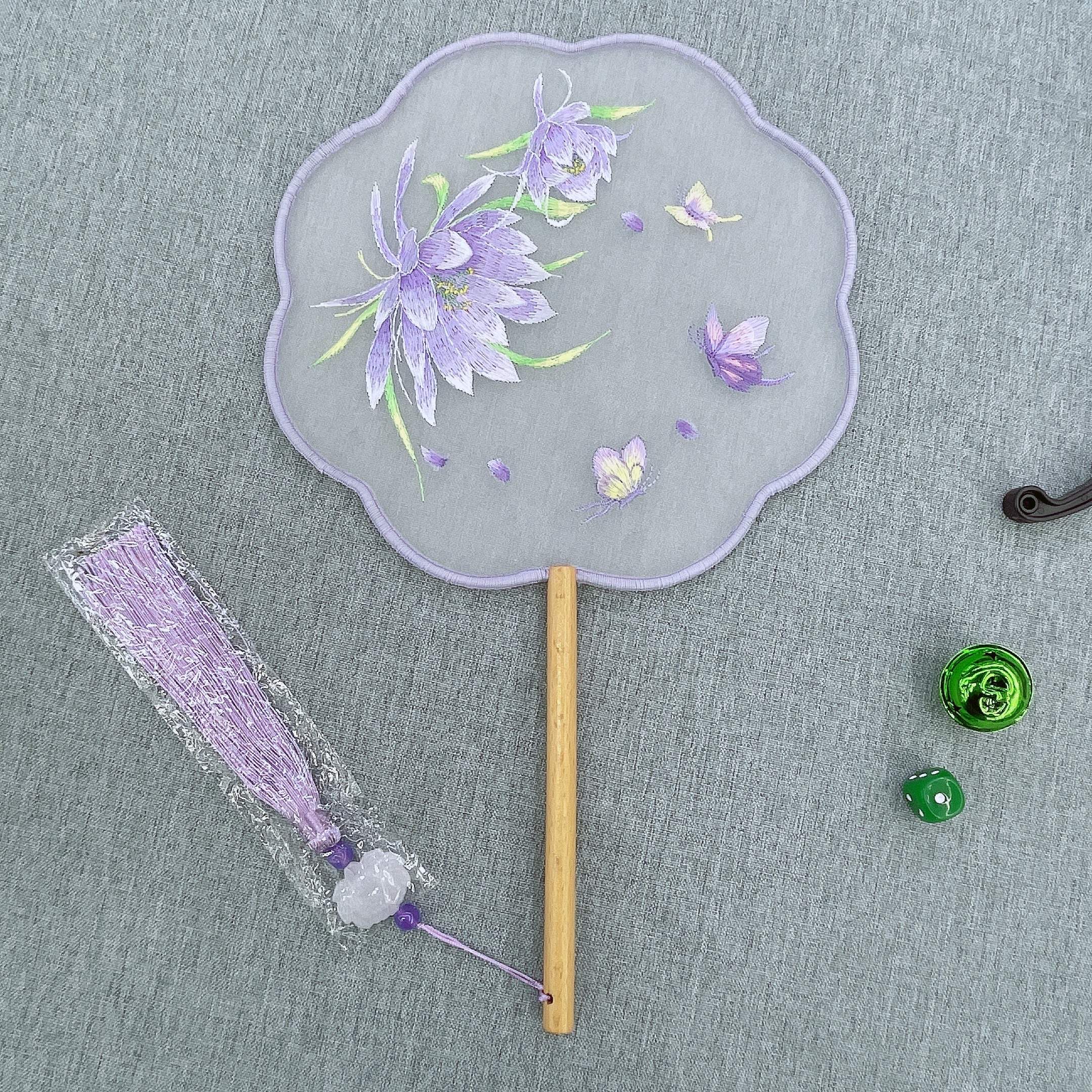 扇子/团扇/苏绣白底实物图