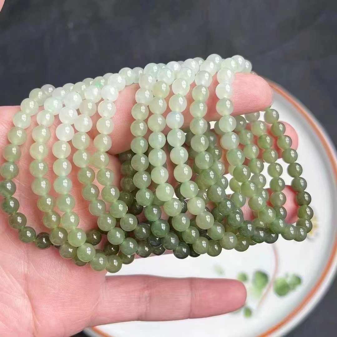 A Hetian jade bracelet with gradient color for women