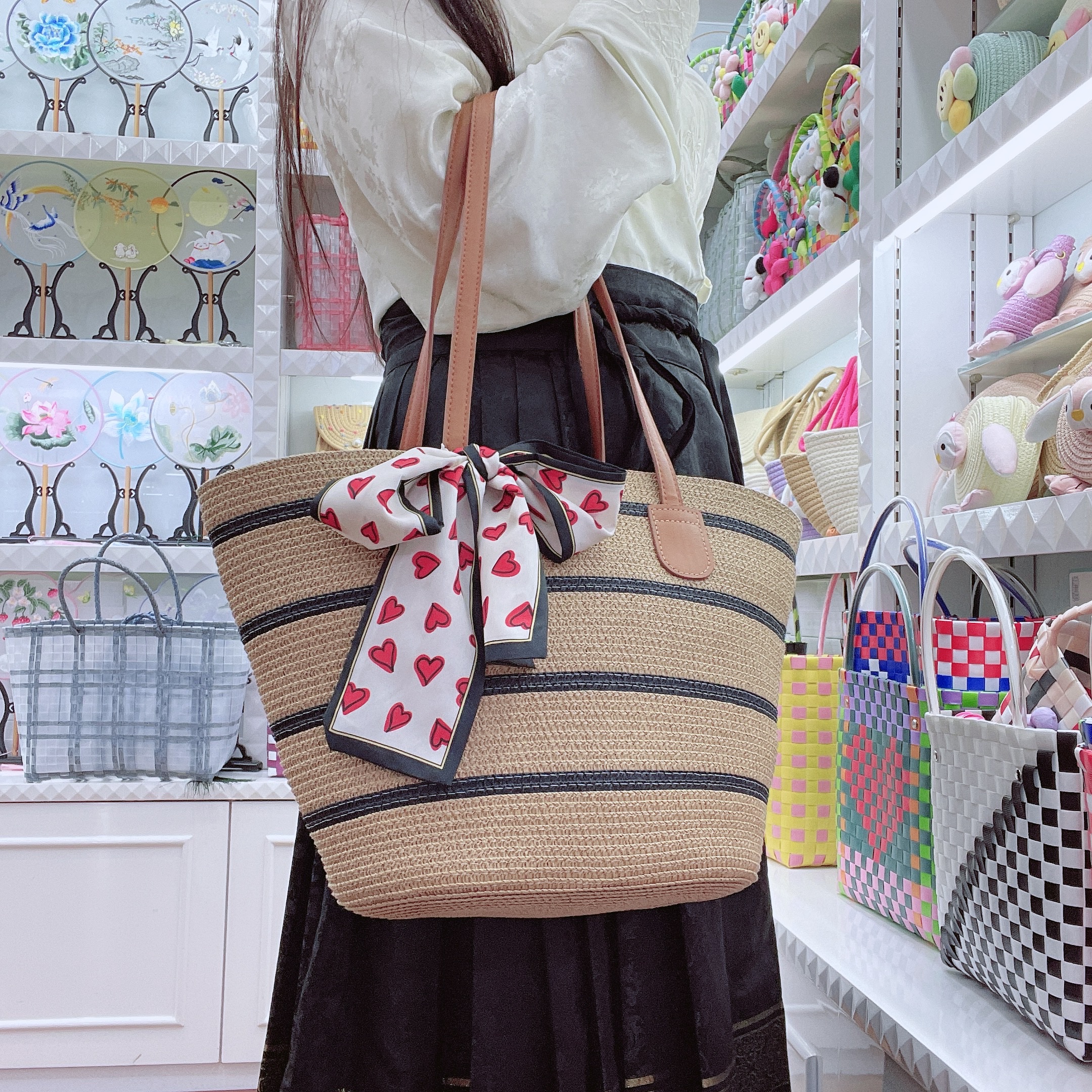 Wholesale of new fashionable and versatile shoulder bags, hand-woven straw bags, vacation and beach bags, large-capacity tote bags, and eco-friendly woven bags details Picture