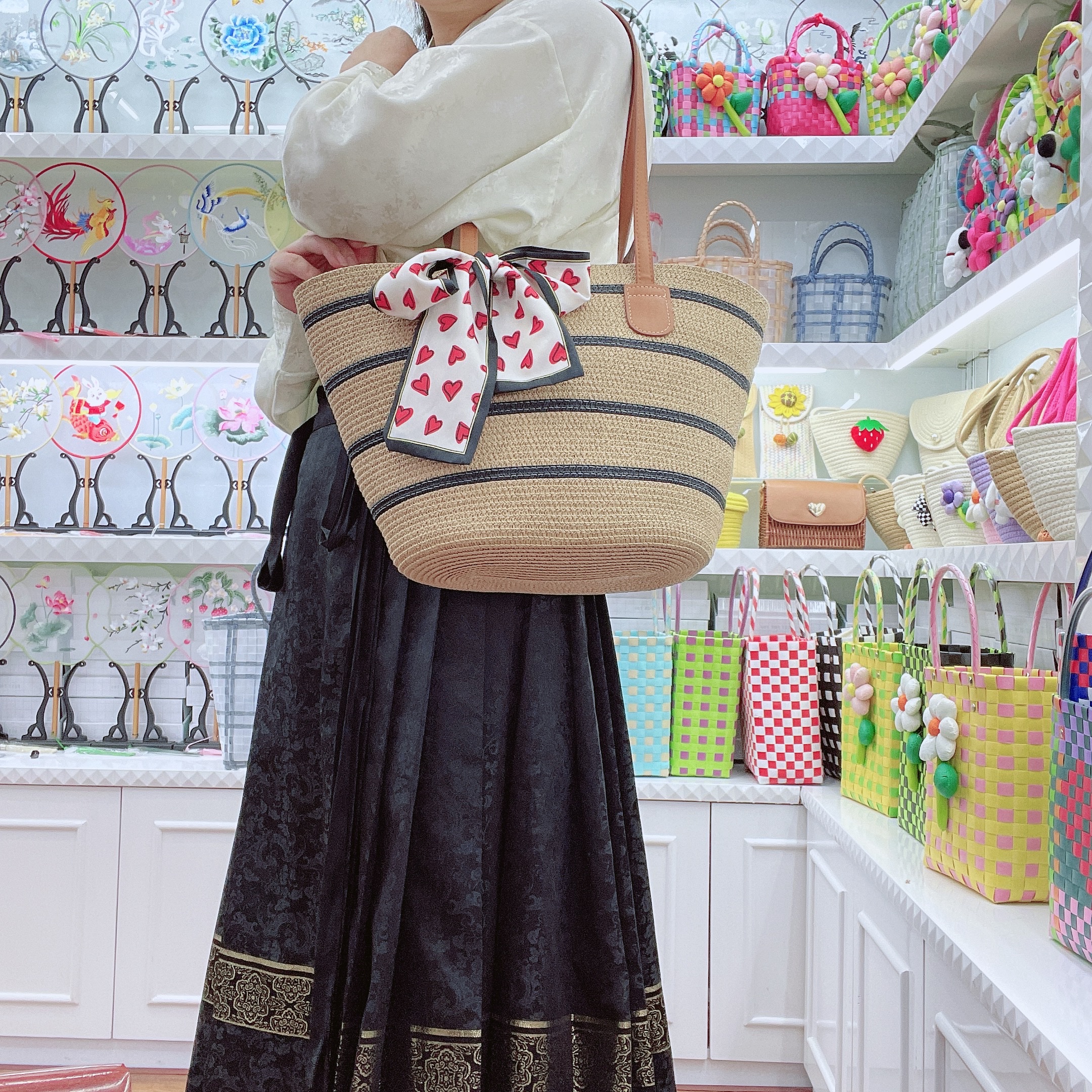 Wholesale of new fashionable and versatile shoulder bags, hand-woven straw bags, vacation and beach bags, large-capacity tote bags, and eco-friendly woven bags Specification image