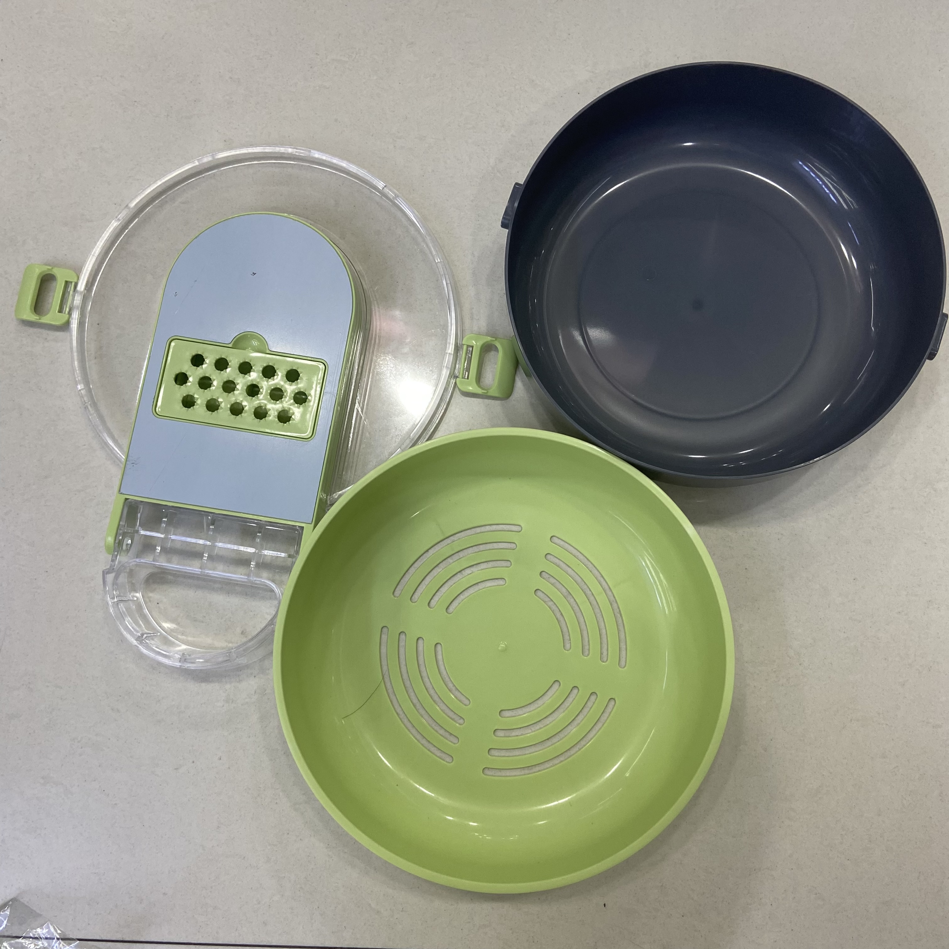 Multi-functional vegetable cutter, a nine-in-one kitchen vegetable cutter, slicer, potato slicer, grater, and grater Application Scenario