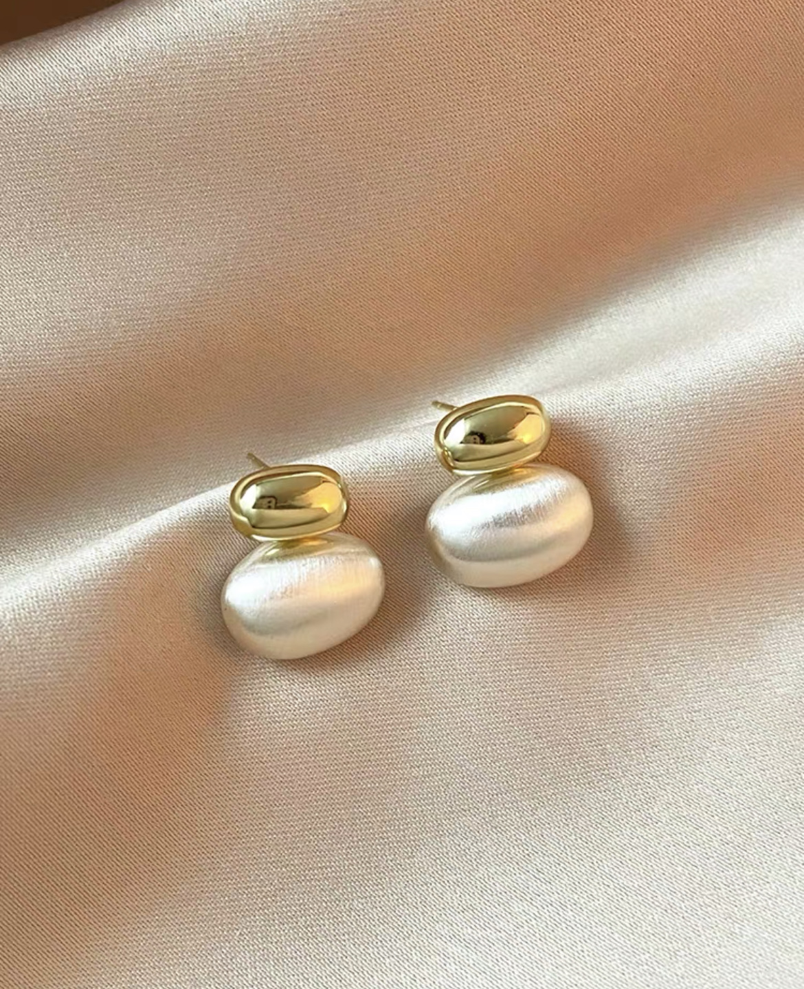Korean Temperament Metal Brushed Two-Color Gold Niche Design Exquisite Unique High-Grade Earrings Fate Season details Picture