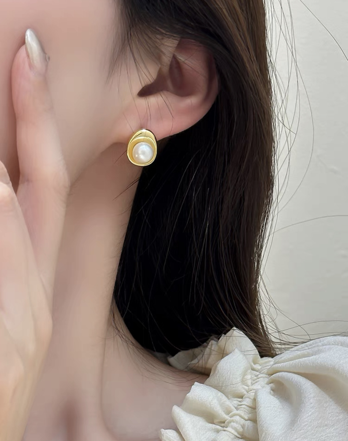 Korean Light Luxury Retro Style Natural Pearl Metal Sense Niche Design Earrings Fate Season Specification drawing
