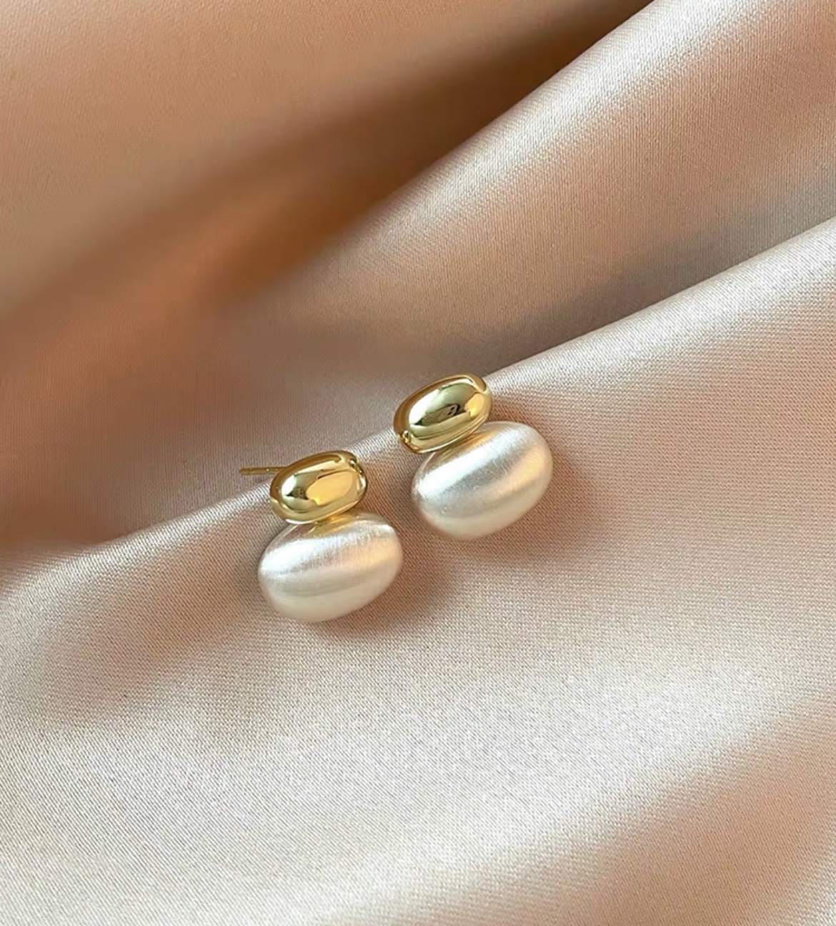 Korean Temperament Metal Brushed Two-Color Gold Niche Design Exquisite Unique High-Grade Earrings Fate Season Specification drawing