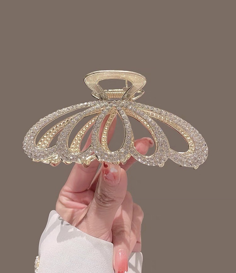 High-end metal claw clip, women's summer large claw clip, hair clip at the back of the head, elegant shark clip, hair clip, headwear Specification image