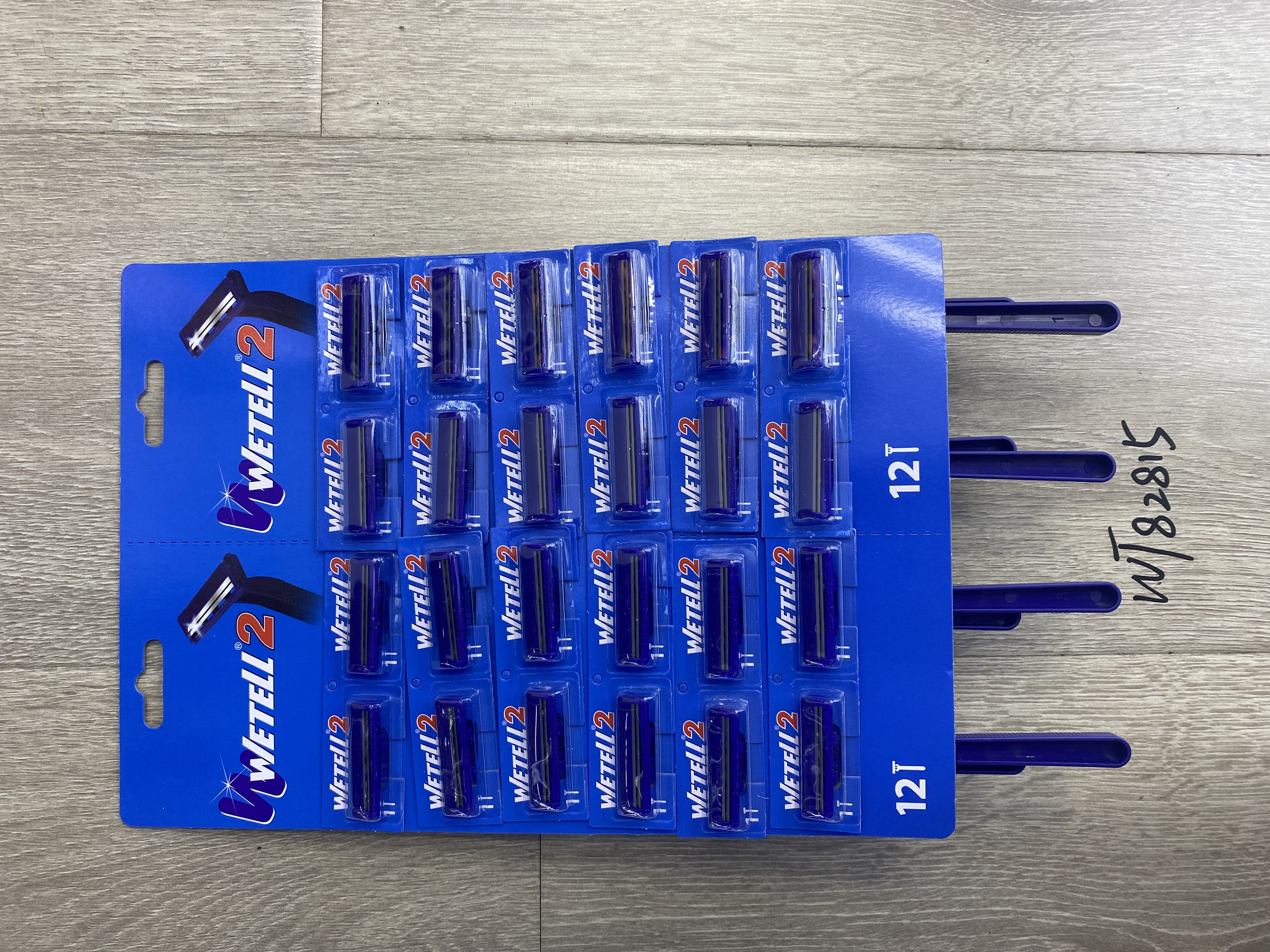 Hanging card razor thumbnail