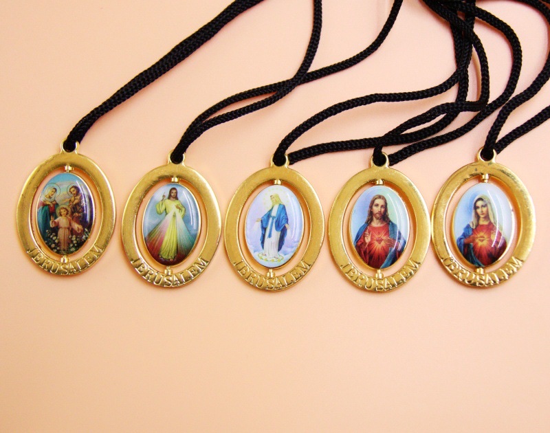 宗教图片旋转项链。可定制多种图案。环保锌合金制作产品图