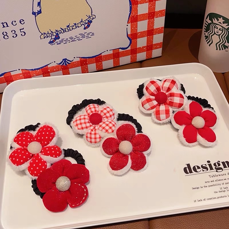Children's red flower hair bands are festive and versatile Application Scenario