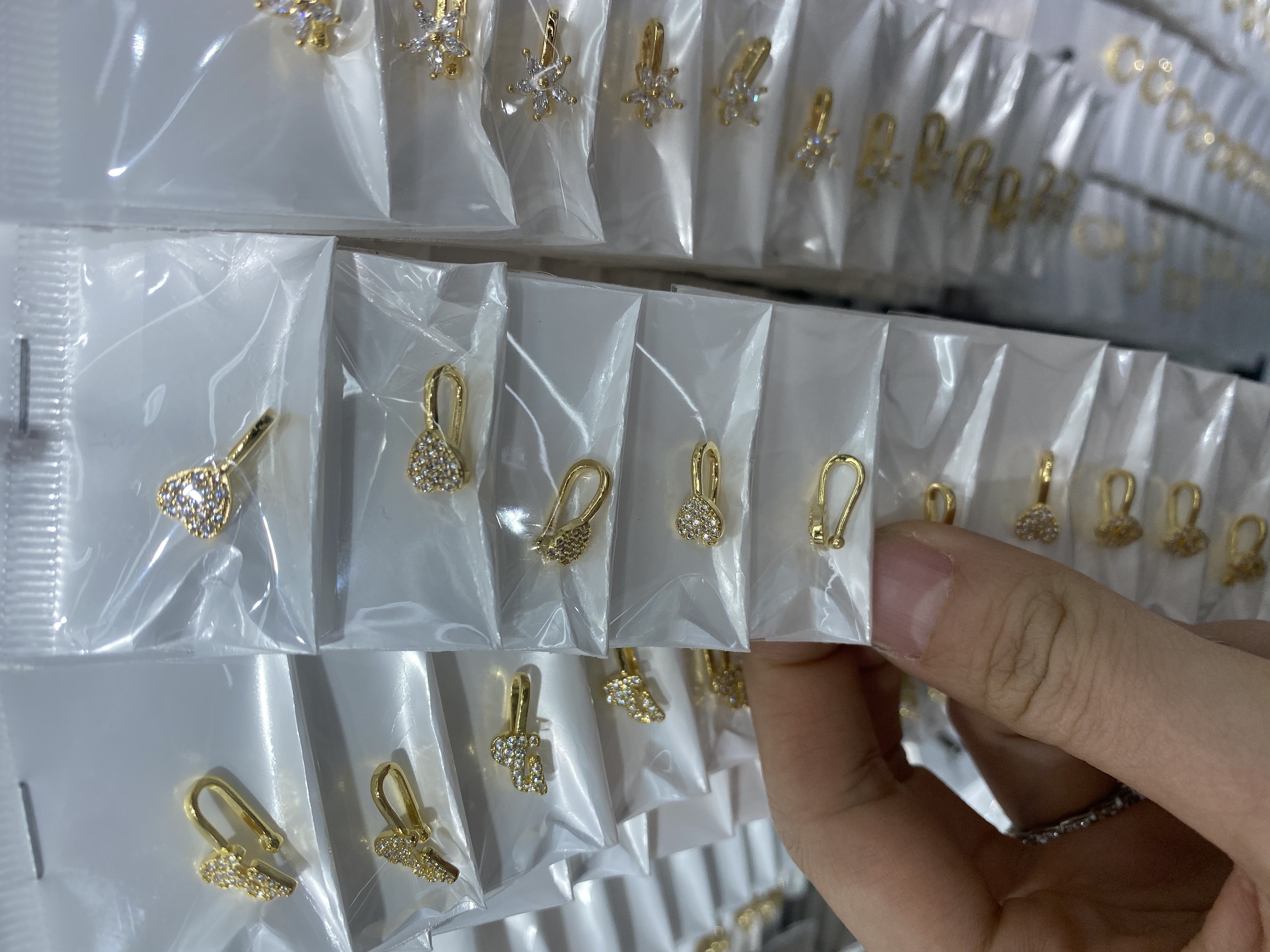 铜鼻夹锆石微镶不穿孔优雅
