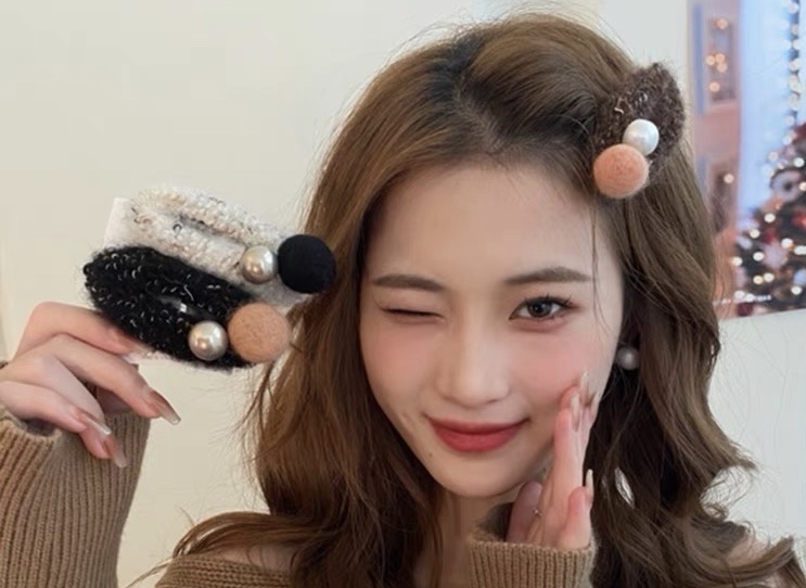 Maillard Autumn And Winter Pearl Hairpin Female Senior Temperament Felt Wool Ball Broken Hair Clip Headwear Net Red New