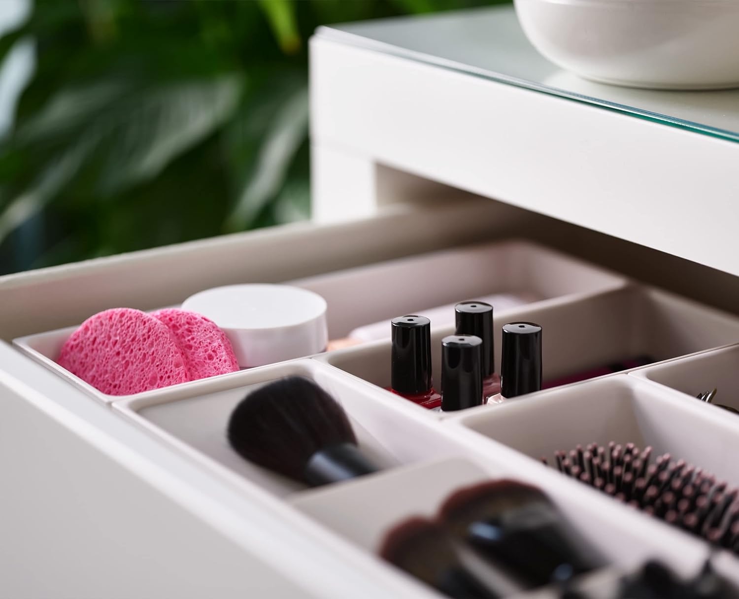 Storage box, beauty storage box, kitchen knife and fork storage box, multi-functional makeup brush, eyebrow pencil organizing box Specification image