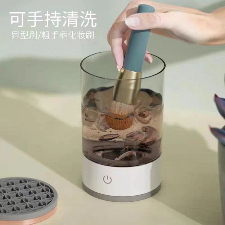 Makeup brush cleaner, rechargeable lazy person's electric cleaning brush, automatic brush cleaner Application Scenario