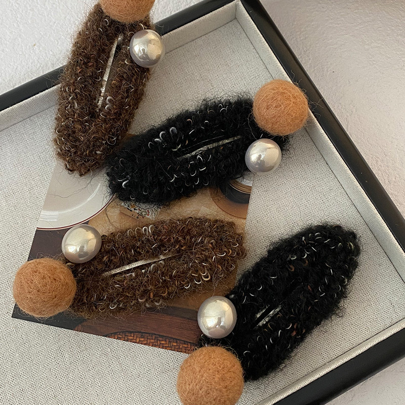 Maillard Autumn And Winter Pearl Hairpin Female Senior Temperament Felt Wool Ball Broken Hair Clip Headwear Net Red New Specification drawing