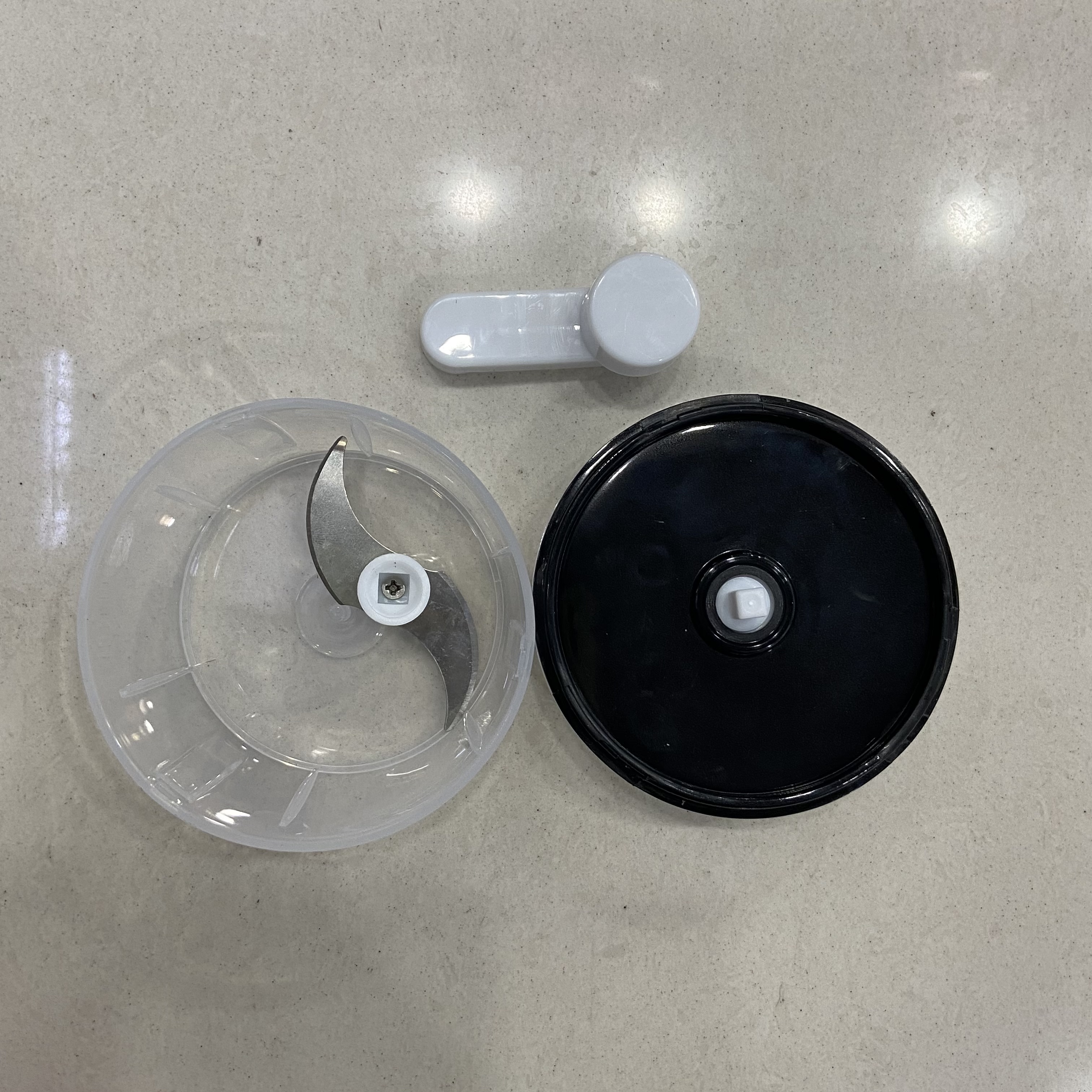 ثم سلخ الثوم، ثم قطع الثوم، ثم يُقطع الثوم Item Picture