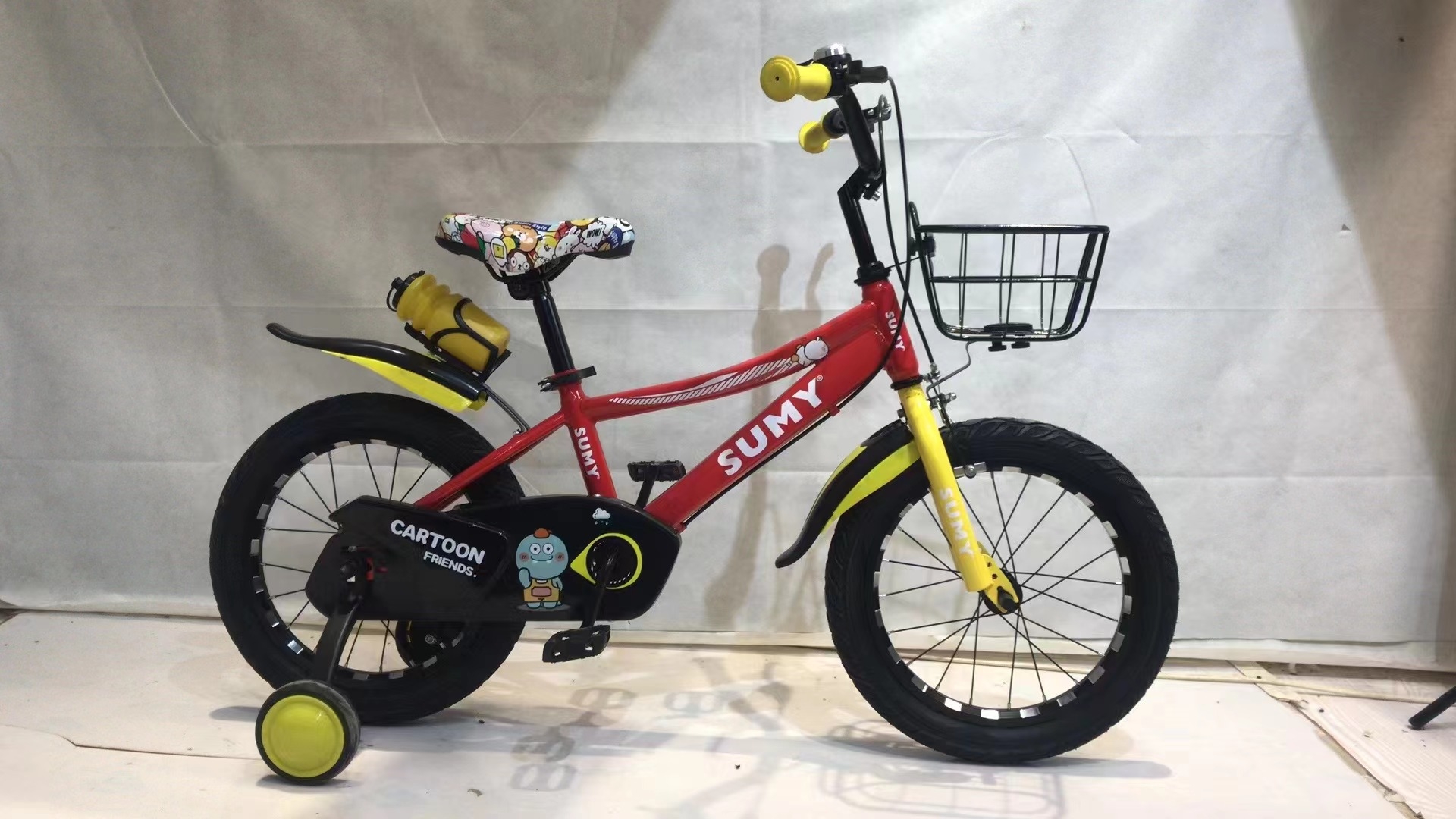 Children's bicycles, strollers, toy bikes with water bottles, and bicycles for children aged 4 to 12 with auxiliary wheels