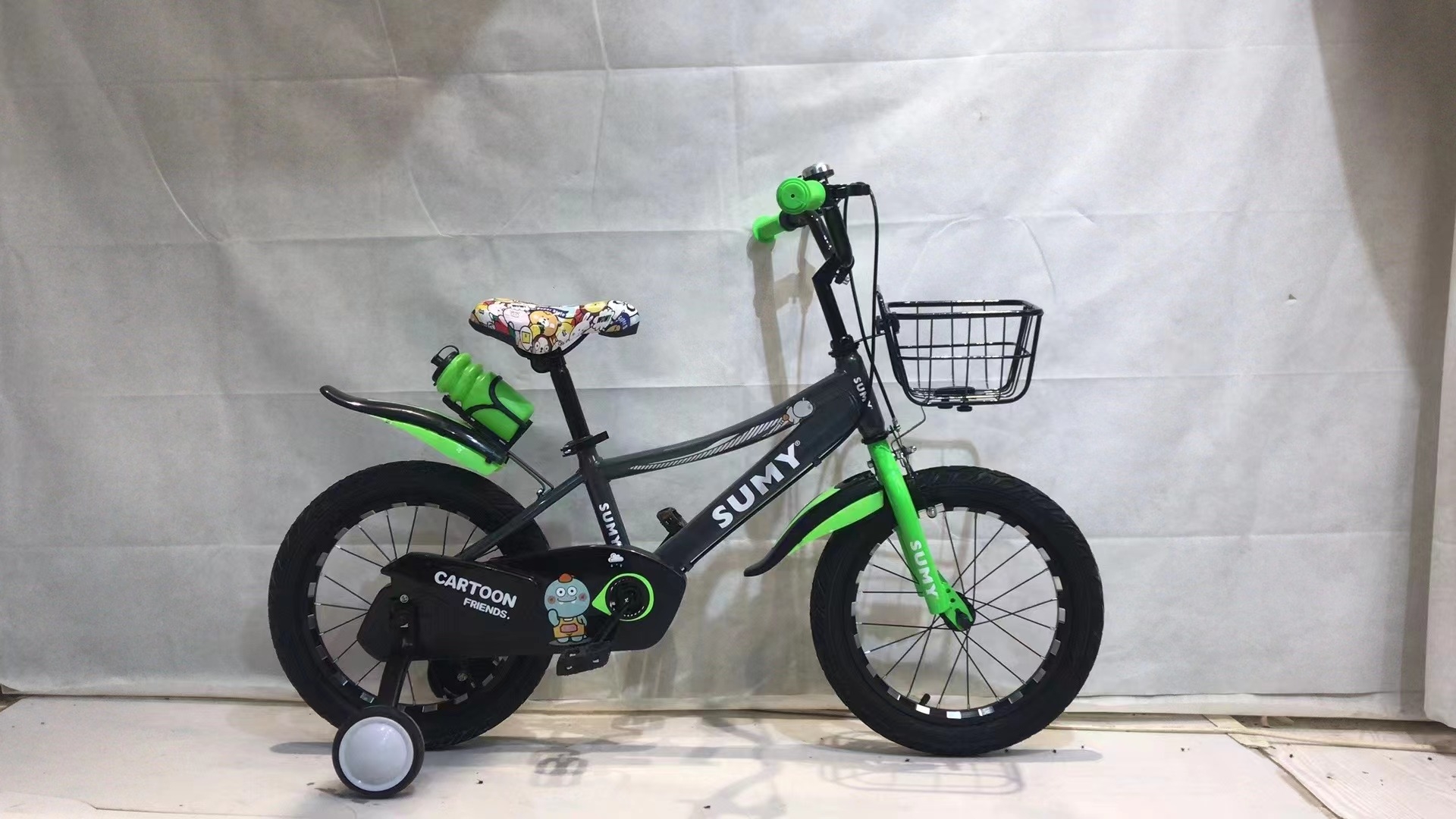 Children's bicycles, strollers, toy bikes with water bottles, and bicycles for children aged 4 to 12 with auxiliary wheels Application Scenario