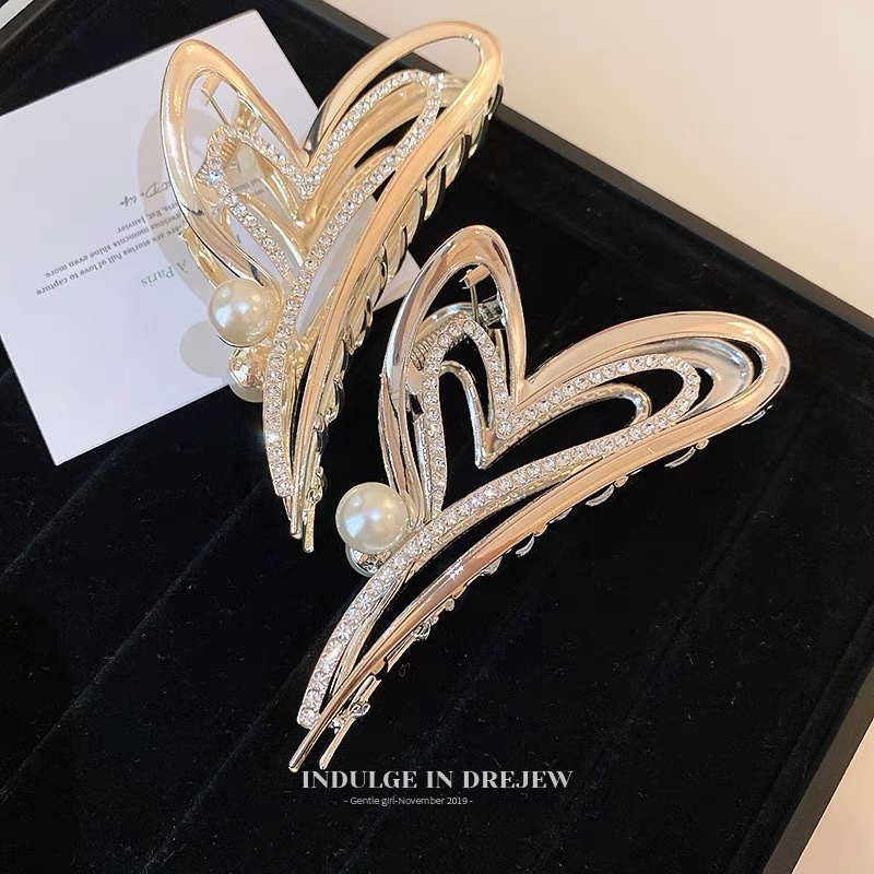 Large-sized heart-shaped claw clip for women, high-end hairpin, 2023 new style, high-end shark clip hair accessory for the back of the head Specification image