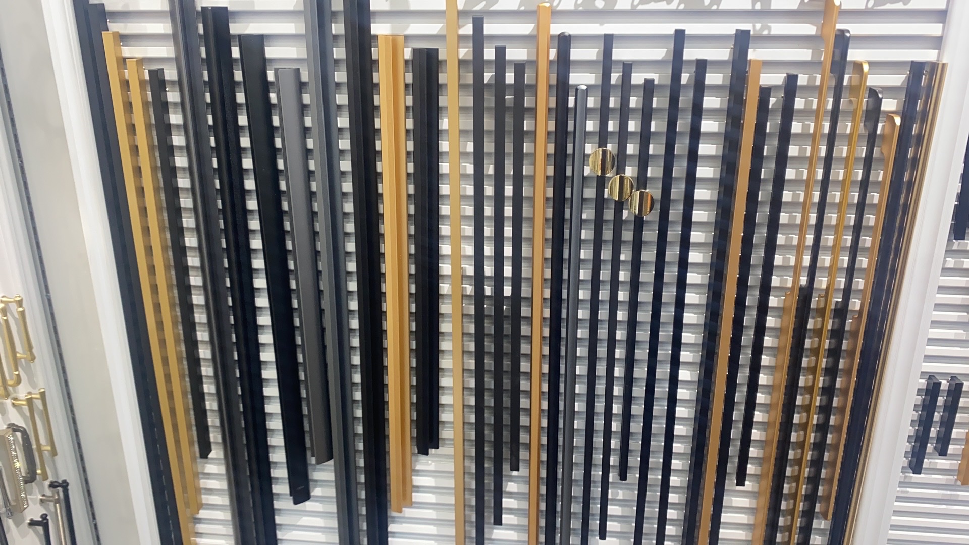 Cabinet furniture handles