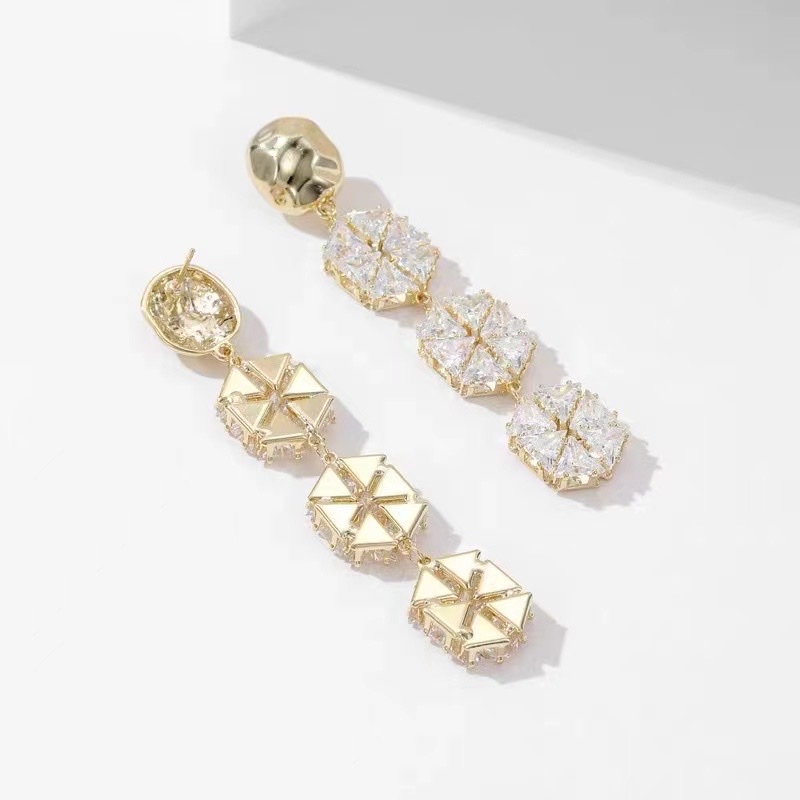 Fashion Trend Zircon Long Earrings details Picture
